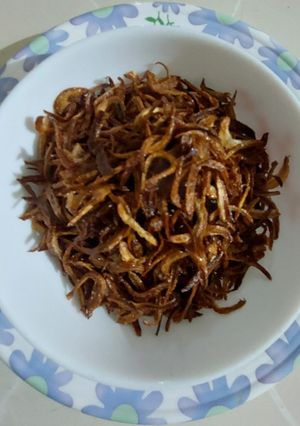 ફ્રાય ઓનીયન બીરીસ્તા (Fry Onion Birista Recipe In Gujarati) રેસીપી મુખ્ય ફોટો