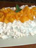 Postre chajá de Paysandú, bizcocho  con merengues, dulce de leche y melocotones