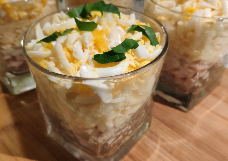 Салат с копчёной куриной грудкой и яблоком