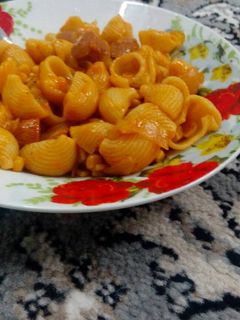صورة لوصفة مكرونة بالنقانق والذرة