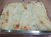 Una foto de pollo y acelga lasagna
