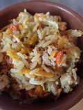 Guiso de carne de cerdo con arroz y vegetales