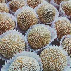 A picture of Onde-onde.