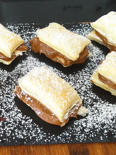 Una foto de Hojaldritos de dulce de leche 😋