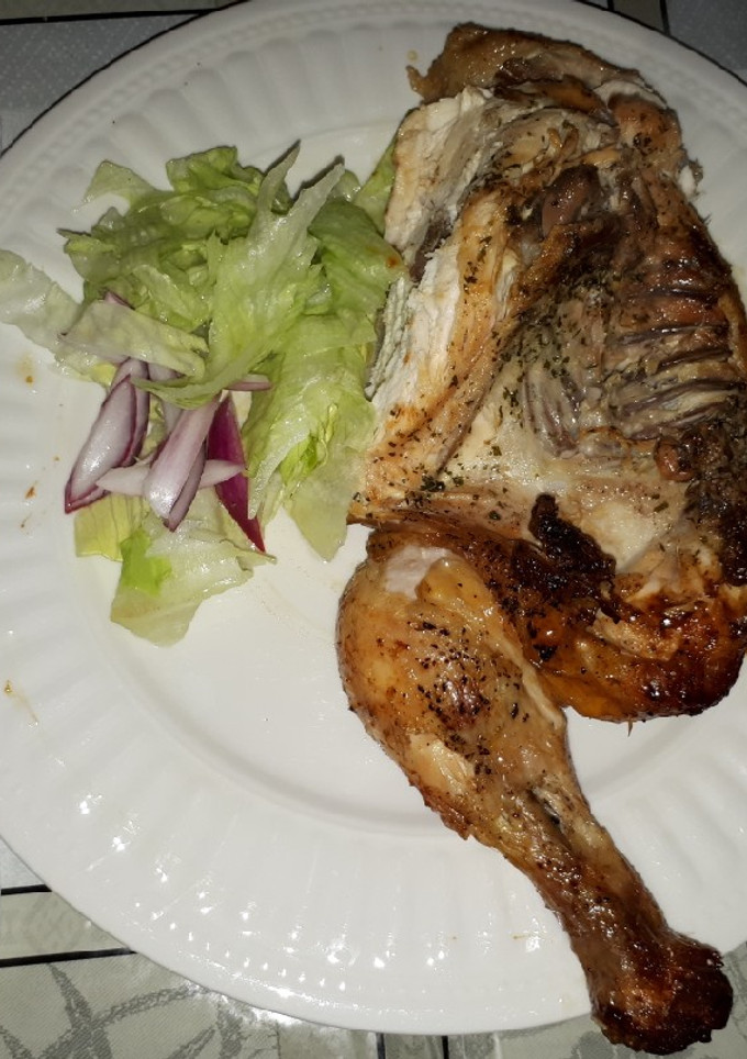 Una foto de Pollo asado a las finas hierbas
