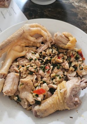 Hình của món Gà hấp gừng sốt tương.