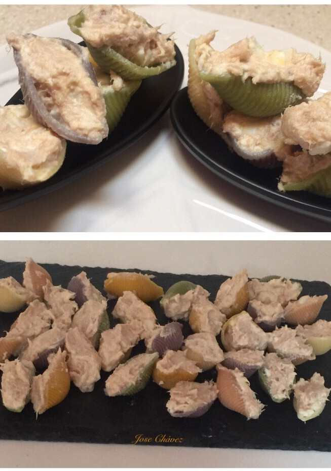 Una foto de Conchiglie rellenas de atún, huevo cocido y queso ricotta