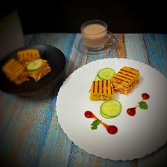 A picture of Veg mayo dhokla sandwich.