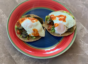 Una foto de Tostadas saludables con nopal y guacamole ❤️