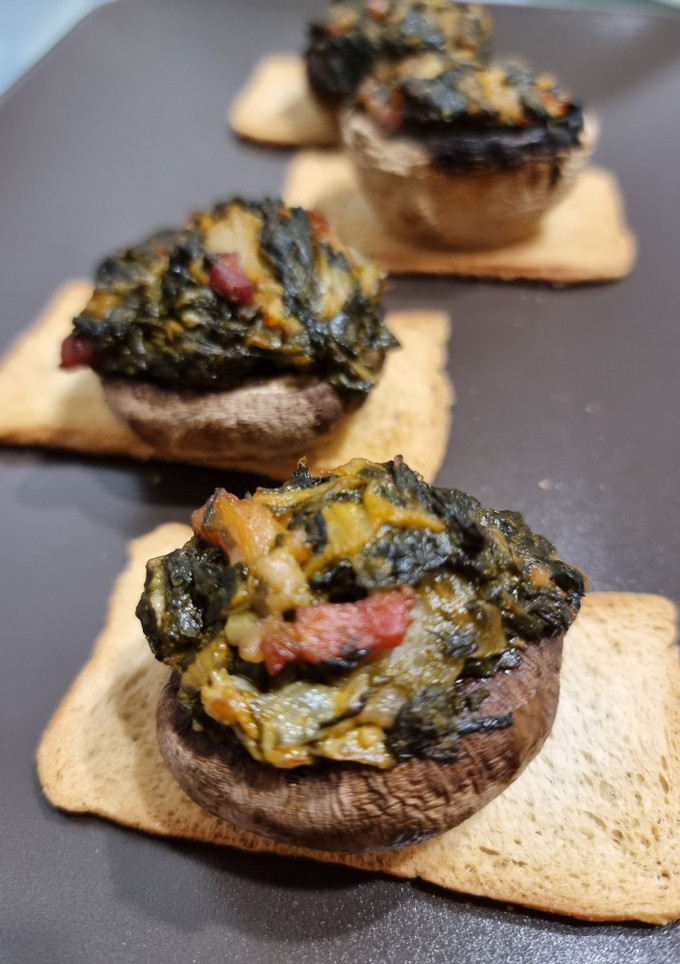 Una foto de Champiñones de acelgas y gorgonzola