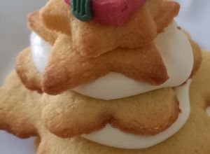 Foto di Alberello di Natale con biscotti e crema al mascarpone