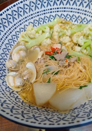 旗魚鍋燒雞絲麵 的食譜成品照片