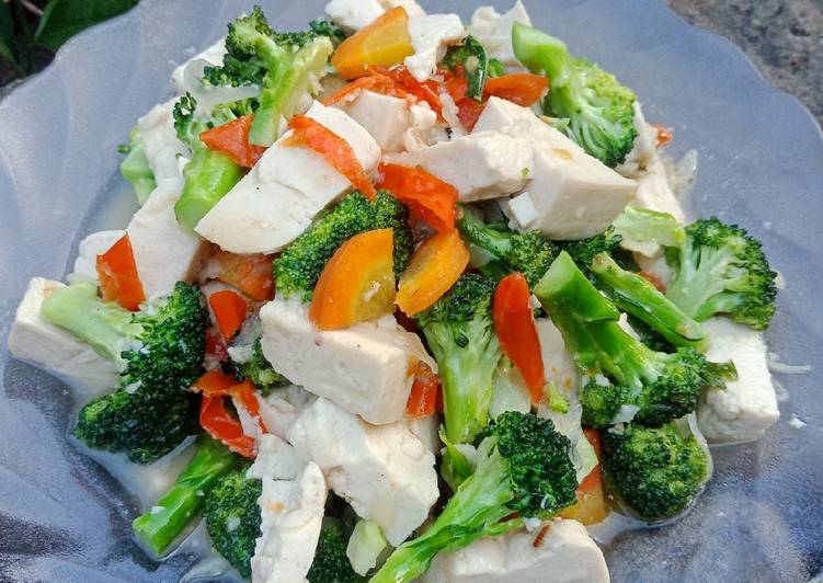 Bahan Menyiapkan Tumis Brokoli + Tahu Putih, Enak Banget