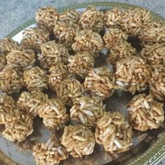 A picture of Murmure ke ladoo.