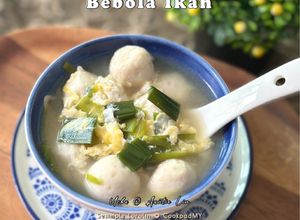 Gambar Sup Telur & Leek dengan Fish Ball