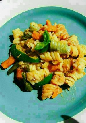 A picture of Pasta with seashells (clams).