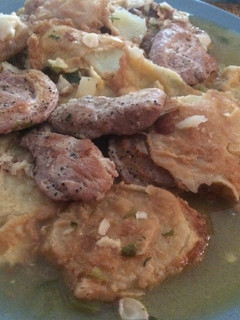 Una foto de Patatas a la importancia con solomillo de cerdo