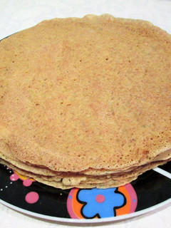 Una foto de Crepes saladas de espelta integral al curryy cúrcuma