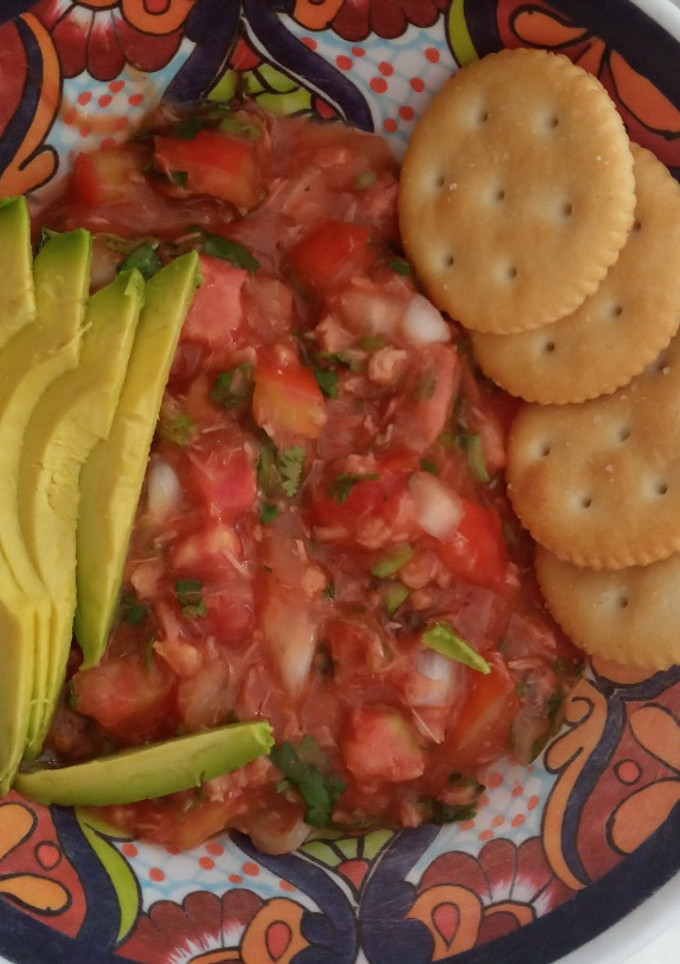 Una foto de Atún estilo cocktail jarocho
