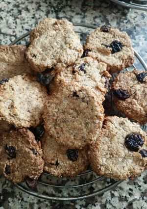 Una foto de Galletas de avena, harina de garbanzo y pasas
