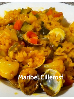 Una foto de Arroz con verduras y berberechos