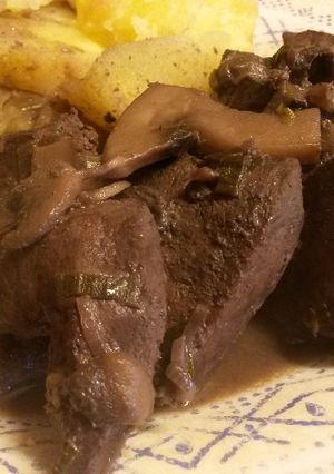 Una foto de Hígado de vacuno cocido en vino