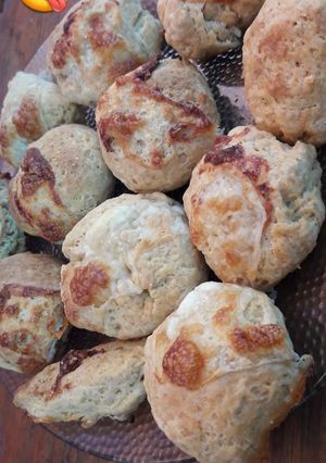 Una foto de SCONES CON CORAZÓN DE QUESO 🧀