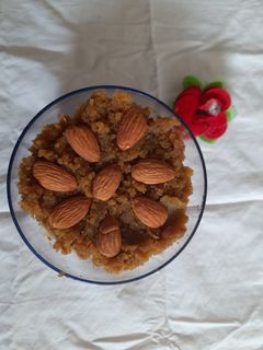 मूंग दाल हलवा (Moong Dal Halwa recipe in Hindi) रेसिपी मुख्य फोटो