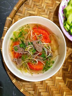 Hình của món Canh Thịt Bò Nấu Giá & Cà Chua 🍅.