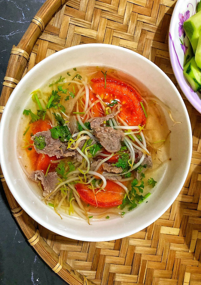 Hình của món Canh Thịt Bò Nấu Giá & Cà Chua 🍅.