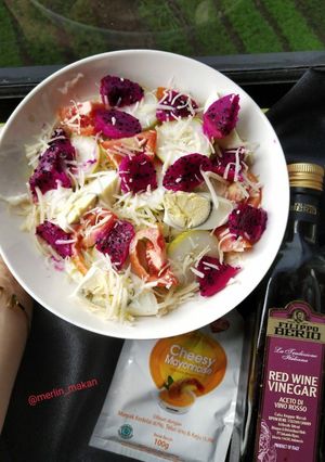 Foto resep Salad buah naga ala mamih merlin