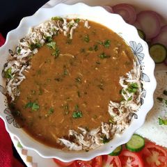 A picture of Chicken Resha Daal.