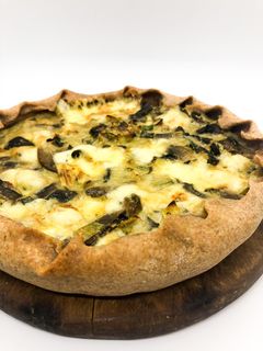 Una foto de Tarta de puerro y champiñones con masa integral