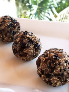 Φωτογραφία της συνταγής Energy balls με ταχίνι και βρώμη