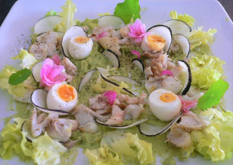 Comment Cuisiner Salade de poisson,crème d&#39;avocat,radis noir et œufs  de cailles