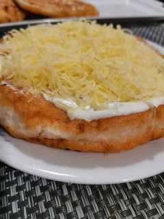 Joghurtos - sajtos lángos gluténmentesen recept fotója