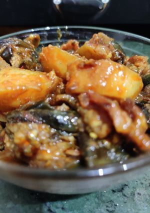A picture of Aloo & brinjal fry curry.