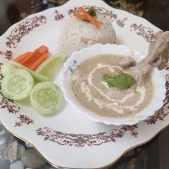 A picture of Chicken white korma.