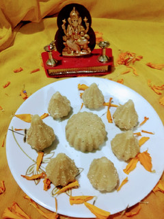 રવા ના મોદક (Rava Modak Recipe In Gujarati) રેસીપી મુખ્ય ફોટો