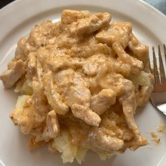 A picture of Chicken stroganoff.