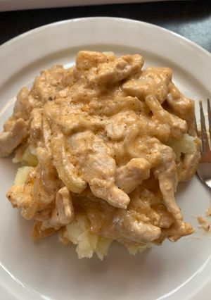 A picture of Chicken stroganoff.