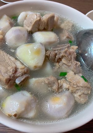Hình của món Sườn ninh khoai sọ.