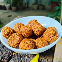 A picture of Tilgud Ladoo.