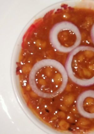 छोले चाट (chole chaat recipe in Hindi) रेसिपी मुख्य फोटो