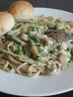 Una foto de One pot de pasta con calabacín Y champiñones