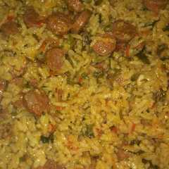 A picture of Arroz con salchichas.