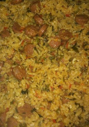 Una foto de Arroz con salchichas
