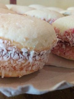 Una foto de Alfajores de maicena Estilo artesanal