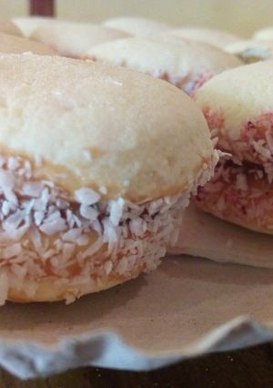 Una foto de Alfajores de maicena Estilo artesanal