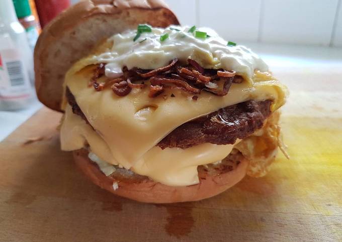 Recipe: Delicious Student Meal: Malaysian Street Food Ramly Master
Burger